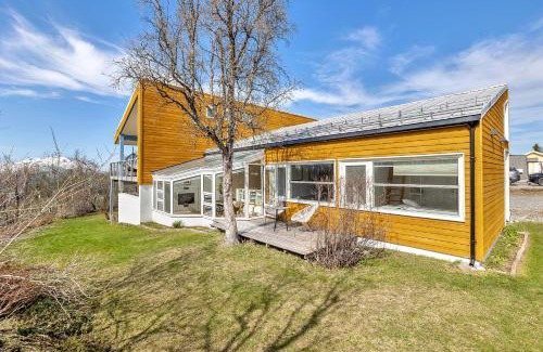 Tromso Villa | Elegant 4BR villa with great views and location