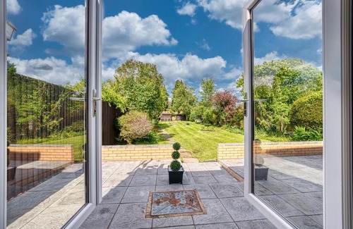 Shirley Casa | Elegant 5 Bed House - Sleeps 9, Central Solihull, NEC, JLR, HS2, Resorts World, Airport Business and Leisure Stays,