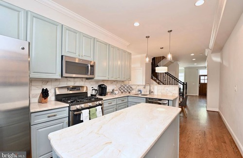 Trinidad Casa | Elegant 5BR home 1 mile from Capitol Hill!Free Parking!