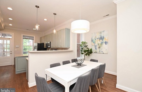Trinidad Casa | Elegant 5BR home 1 mile from Capitol Hill!Free Parking!
