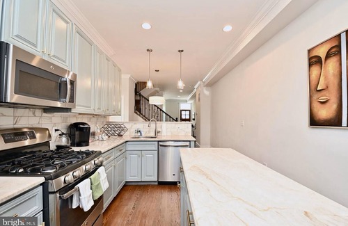 Trinidad Casa | Elegant 5BR home 1 mile from Capitol Hill!Free Parking!