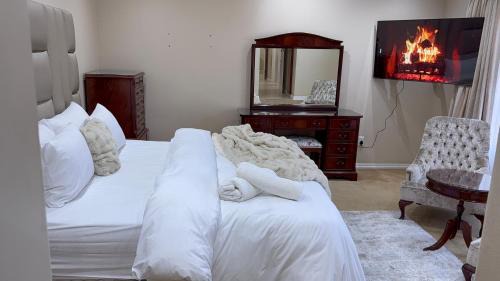 Bedfordview Casa | Elegant 5BR House with Pool, Gourmet Kitchen and Reliable Generator