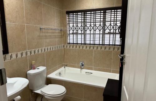 Bedfordview Casa | Elegant 5BR House with Pool, Gourmet Kitchen and Reliable Generator