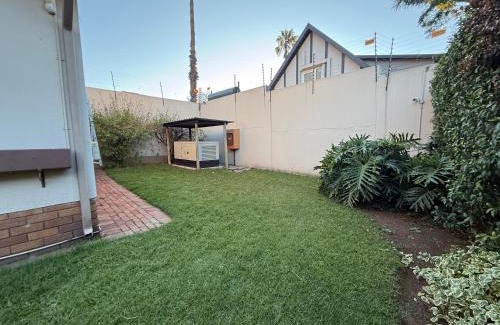 Bedfordview Casa | Elegant 5BR House with Pool, Gourmet Kitchen and Reliable Generator