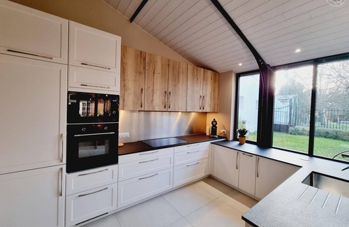 Arneke Cabaña | Casa señorial con jardín, cerca de Lille y Dunkerque, 5 habitaciones, ideal para familias y eventos.