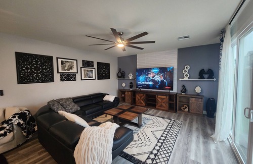 Las Vegas Casa | Elegant 5BR w/ King Beds and Poker Table