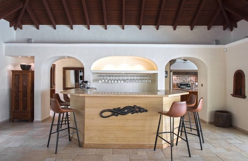 Les Terres Basses Villa | Elegante villa de 6 dormitorios con una magnífica piscina de forma libre.