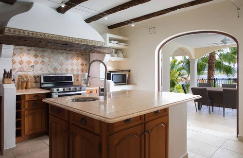 Les Terres Basses Villa | Elegante villa de 6 dormitorios con una magnífica piscina de forma libre.