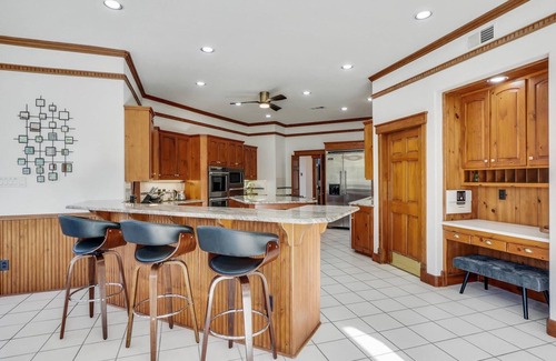 Garland Casa | Elegant 6BR Mansion on 22 Acres w/Pool & Creek