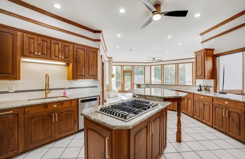 Garland Casa | Elegant 6BR Mansion on 22 Acres w/Pool & Creek