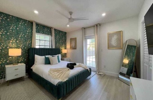 Parkside Casa | Elegant 7B Pool 15 min walk beach