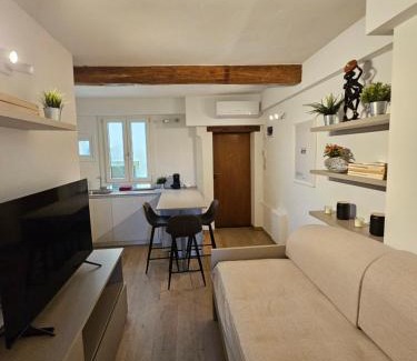 Old Town Apartamento | Elegant and beautiful in the heart of Modena