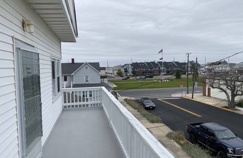 Ortley Beach Condominio | Elegant and Bright Ocean Block Home w/ Private Balcony, BBQ & Patio