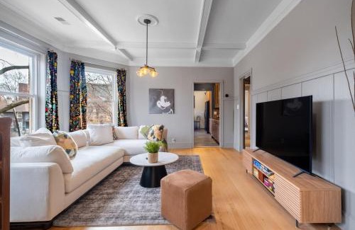 Rogers Park Apartamento | Elegant and Chic 2Bed 2Bath steps from the lake!