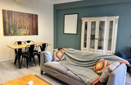 Gumussuyu Mahallesi Apartamento | Elegant and Cozy 2BR with Balcony near Taksim