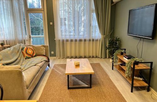 Gumussuyu Mahallesi Apartamento | Elegant and Cozy 2BR with Balcony near Taksim