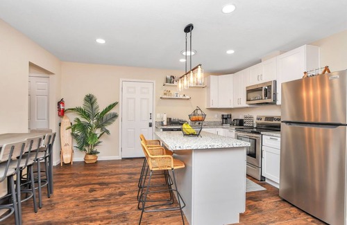 Antioch Casa | Elegant and Cozy Antioch Getaway- MAIN house