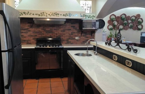 Ciudad Cariari Casa | Elegant and cozy house, Air conditioning, near by the Airport