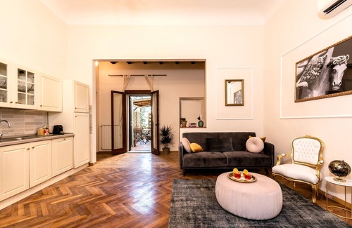 Santissima Annunziata Apartamento | Elegant and historic 3-Bedroom in city center