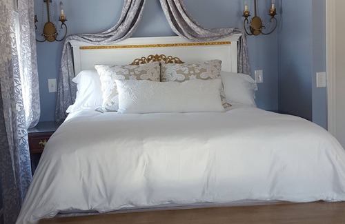 Lansing Cama Y Desayuno | Elegant and Historic Farmhouse B&B with Farm-to-Table Breakfast Near Ithaca