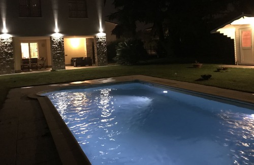 Pieve Vecchia Villa | Elegante y moderna villa para dirigir a m50 desde el lago con jardín, piscina privada.