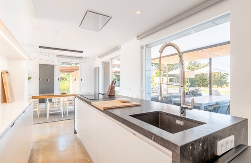 Inca Villa | Elegante y moderna Villa Son Set con piscina climatizada, campo de futbol, wi-fi y A/C