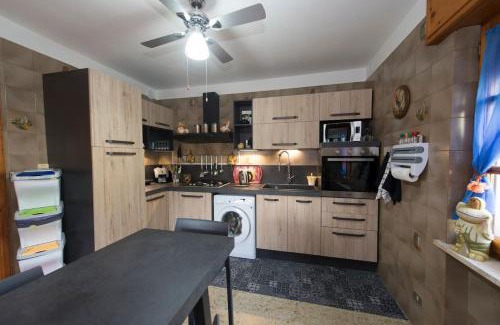 Villa-Nabian Apartamento | Elegant Apartment near Villa-nabian with Shared Pool