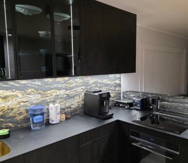 Issy-les-Moulineaux Apartamento | Elegant Apartment Minutes from Paris