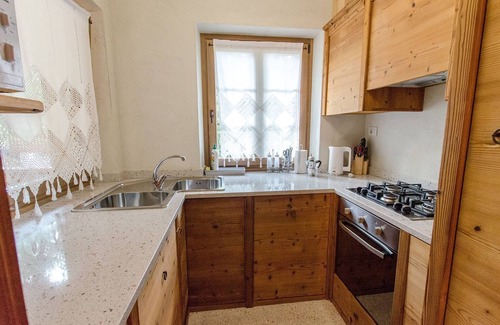 Cortina d'Ampezzo Apartamento | Elegant apartment with terrace in Cortina d'Ampezzo- sleeps 5- WIFI