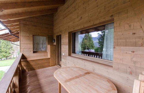 Cortina d'Ampezzo Apartamento | Elegant apartment with terrace in Cortina d'Ampezzo- sleeps 5- WIFI