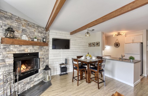 Mont-Tremblant Apartamento | Elegant Apartment - View on Lake Tremblant & Mountain