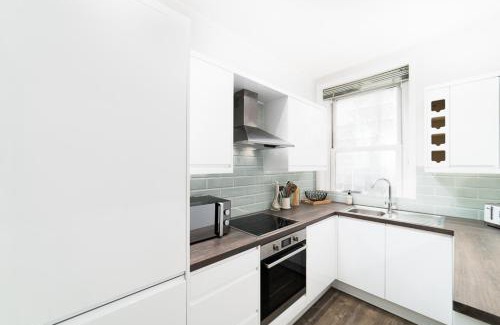 Hammersmith and Fulham Apartamento | Elegant Apartment in London Steps Away From River Thames