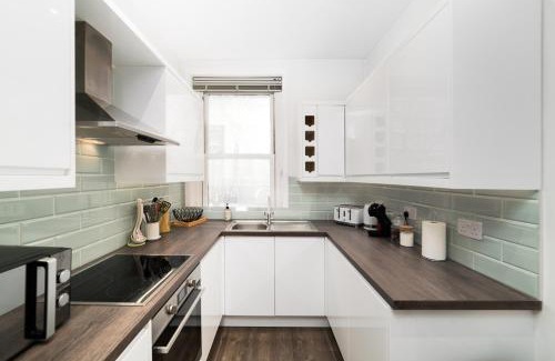 Hammersmith and Fulham Apartamento | Elegant Apartment in London Steps Away From River Thames