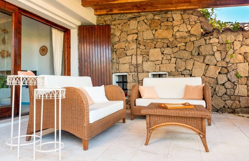 Baja Sardinia Apartamento | Elegante apartamento a pocos minutos de la playa con vista al mar y terraza privada