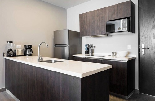 Monterrey Apartamento | Elegant Apartment with Mountain Views and Pool