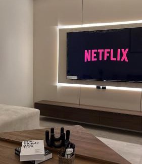 Mizail Apartamento | Elegant apartment with a living room and a bedroom