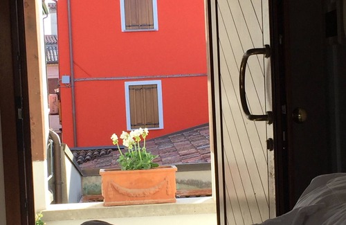 Old Town Casa | Elegante apartamento en el centro histórico de Caorle y cerca del mar.