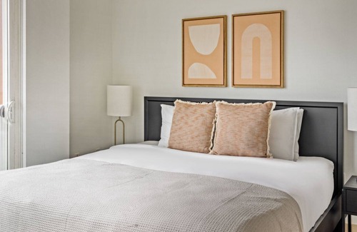 Old Ballard Apartamento | Elegant Ballard 2BR w/ W/D, BBQ & Gym, near Waterfront, by Blueground
