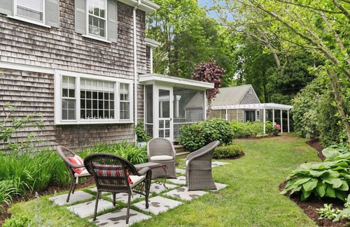 Cotuit Casa | MEJORANDO LA RELAJACIÓN Y LA SOFISTICACIÓN en el corazón de un pueblo histórico.