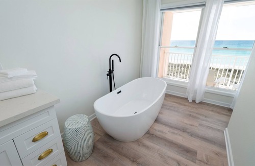 Navarre Beach Casa | Elegant Beachfront Townhome