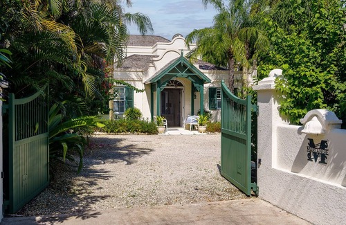 Reeds Bay Casa | Elegant Beachfront Villa - Martangie