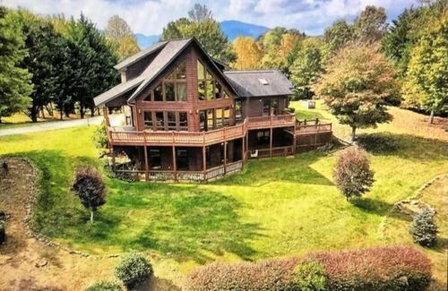 Young Harris Cabina | Elegant Cabin/Lodge Retreat "Mina at Notting Hill", N. Georgia, Blue Ridge Mtns.