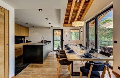 Les Tines Chalet De Esquí | Luxury Chalet with Cinema Room, Hot tub & Spa