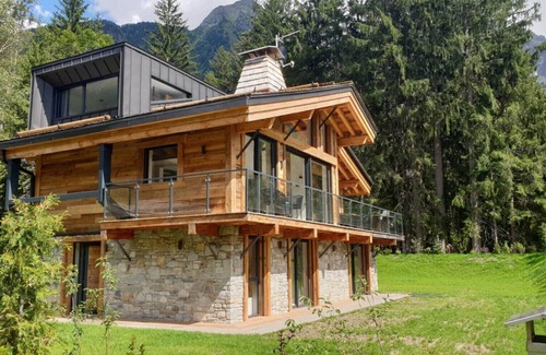 Les Tines Chalet De Esquí | Luxury Chalet with Cinema Room, Hot tub & Spa