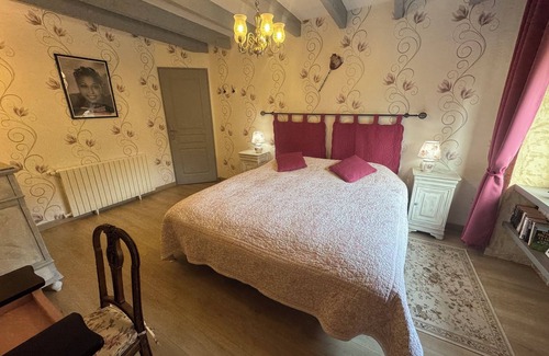 Gavaudun Cama Y Desayuno | Elegant Charm" room in the Périgord countryside (breakfast included)
