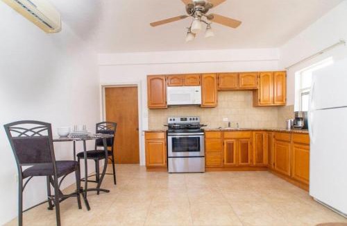 Dickenson Bay Apartamento | Elegant City Escape