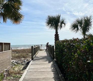 Cherry Grove Beach Apartamento | Elegant Coastal Getaway Spacious 3BR Chelsea House