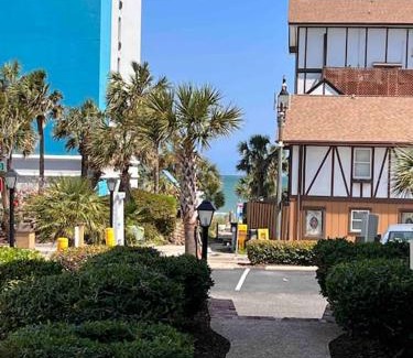Cherry Grove Beach Apartamento | Elegant Coastal Getaway Spacious 3BR Chelsea House