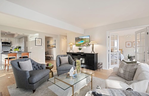Toro Canyon Condominio | Elegant Condo in Exclusive Polo Field Complex with Desk & Fireplace!