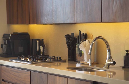 Playa Las Gatas Apartamento | Elegant Condo with Terrace Jacuzzi and Beachfront